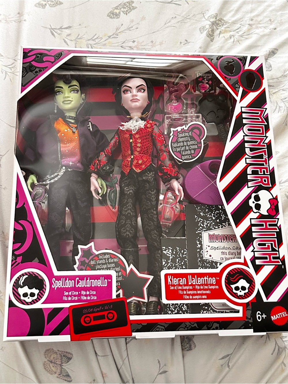 Pack spelldon y valentine monster high